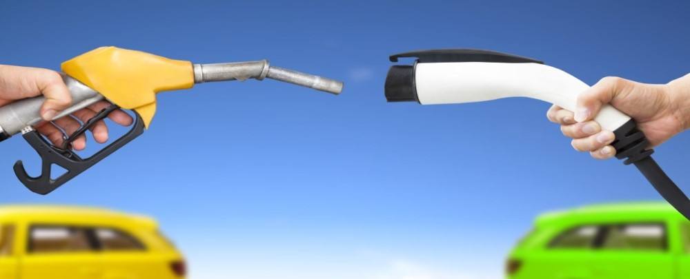 Elektroautos vs. Verbrennungsmotoren: Was soll man 2025 wählen?